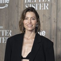 Jessica Biel secrètement en couple avec une femme ? Un faux mariage avec Justin Timberlake ? Cette vidéo fait le buzz