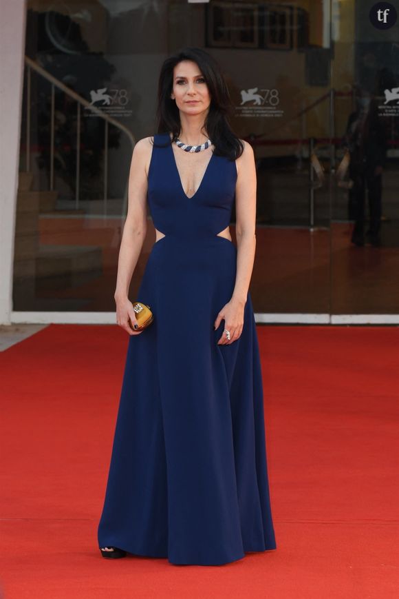 "Je l'adore", "Quelle joie de l'écouter et de la lire", "C'est une personne exceptionnelle", "On vous écouterait des heures", "Toujours la plus belle", commentent les lectrices.