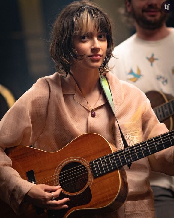 "Les filles, les meufs" et l'année Marguerite Pomme qui chante avec Suzane sur scène Les lesbiennes hyper présentes au ciné Les séries US et le génie lesbien Les meufs qui aiment les meufs dans la Rentrée littéraire. La liste est longue. Et réjouissante.