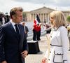 “C’est bien un homme !” : Victime de harcèlement transphobe, Brigitte Macron porte plainte avec Emmanuel Macron mais la haine et les fake news perdurent en ligne