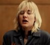 "Ma chérie", le tube de la chanteuse suisse Stéphane, qui vient tout juste de sortir son deuxième album, pulvérise les charts et impose au plus haut un geste féministe : une ode aux amours lesbiens. Son clip dépasse le million de vues sur YouTube...