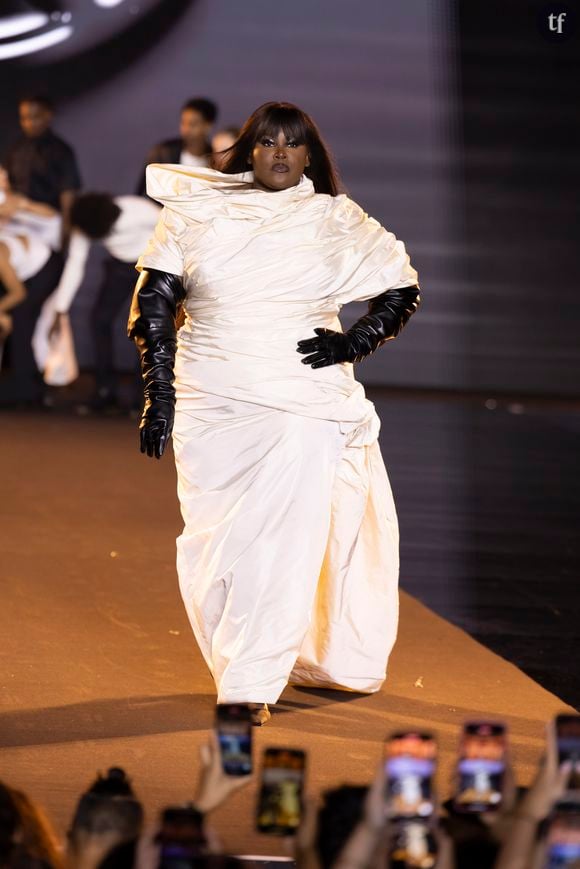 Et justement : superstar parmi d’autres icônes des JO de Paris, elle dénonce aujourd’hui, à l’aboutissement des Jeux Olympiques d’Hiver, un phénomène qu’elle a pû observer, à partir d’un fait qui pour beaucoup sera anecdotique, mais ne l’est pas à ses yeux. Du tout.