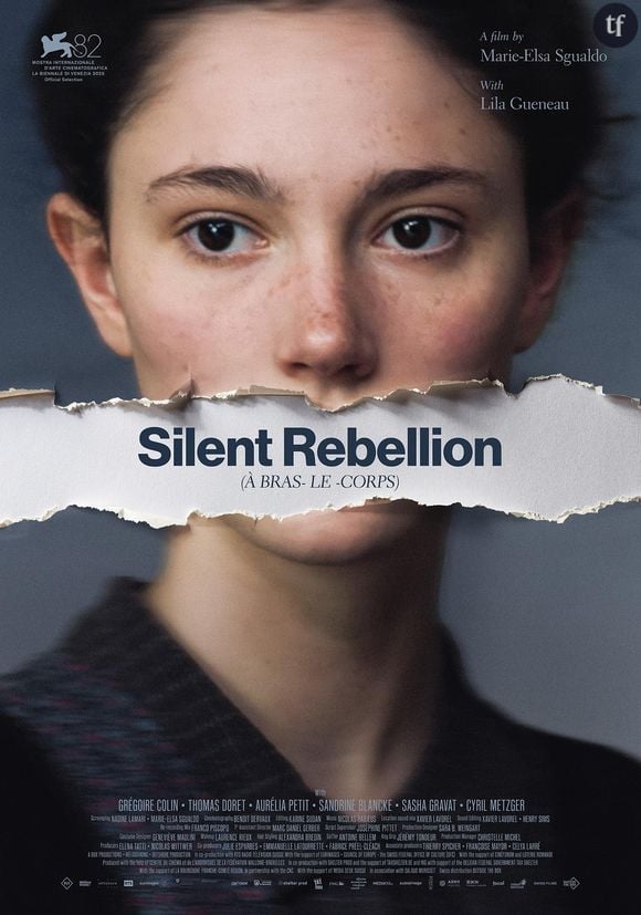 A-bras-le-corps est un film qui porte bien son nom. 

Car c’est une œuvre organique. En nous immergeant dans la vie, et au coeur de la sensibilité émotionnelle et psychologique d’Emma, ce récit très subtil nous propose de partager sans sensationnalisme les affects d’une jeune fille esseulée. Tout se dit sans longs dialogues, sans même parfois la moindre ligne : le langage y est une question de silences éloquents, de ressenti, d’émois qui bouillent à l’intérieur.