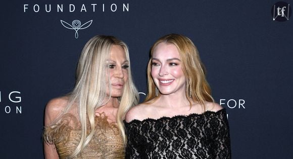 Des propos qui ne sont d’ailleurs pas sans nous rappeler les récents commentaires fait au sujet de l’actrice Lindsay Lohan. Toutefois, son changement d’apparence ne semble pas être dû à une grosse intervention chirurgicale. Est-ce la même chose pour Donatella Versace ?