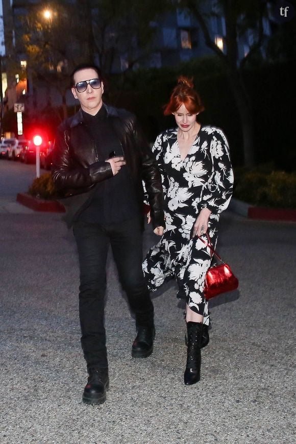 Phoebe Bridgers (autrice/compositrice américaine) notamment tel que le rappelle Metalorgie avait ainsi témoigné : : « Je suis allé(e) chez Marilyn Manson quand j’étais adolescente avec quelques amis. J’étais une grande fan. Il appelait une pièce de sa maison la “chambre du viol”. Je pensais que c’était juste son horrible humour de type étudiant. J’ai cessé d’être fan. Je soutiens toutes les personnes qui se sont manifestées.. »