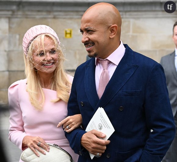 Malgré l’absence de plusieurs Spice Girls, Emma Bunton, Cara Delevingne et d'autres célébrités étaient présentes pour célébrer l’union.