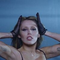 “Iconique”, “des reines” : ce sex symbol des années 90 enflamme le dernier clip de Miley Cyrus en body ultra sexy