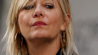 “Esclaves sexuelles", "gifles et pénétrations” : ce célèbre chanteur avait embrassé de force Flavie Flament à la télé, ses employées dénoncent aujourd'hui des agressions répétées