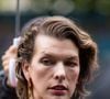 Milla Jovovich refuse de sourire et ça agace les machos. Une démonstration de style pour l'ex-mannequin de bientôt 50 ans.