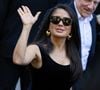 Salma Hayek met en valeur ses mèches grises, sans complexe, sur le tapis rouge. Le sex symbol iconique des années 90 à bientôt 60 ans délivre une cinglante réponse à l'âgisme...