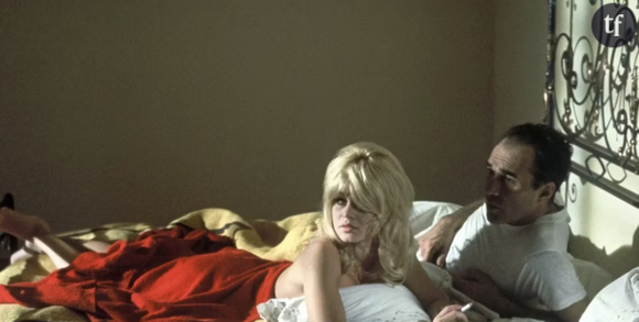 Le Mépris reste un monument du cinéma… Mais en 2026, il se regarde aussi avec un certain malaise. Derrière le chef-d’œuvre signé Jean-Luc Godard et la performance iconique de Brigitte Bardot, beaucoup pointent aujourd’hui une œuvre datée, où le corps féminin est mis en scène avant la femme elle-même. Il est en tout cas dispo en ligne !