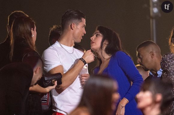 "Mais c'est pas une bague !" : Georgina (enfin) fiancée à Cristiano Ronaldo, sa bague de fiançailles fait le buzz