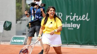 "C'est scandaleux", "Hyper problématique" : cette humoriste imite une lesbienne dans ce sketch "ultra malaisant" qui indigne les internautes