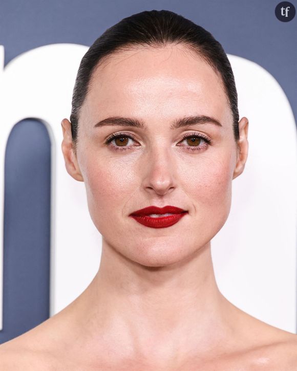 Renate Reinsve pose en culotte le temps d'une séance photos très sexualisée. L'immense comédienne chère au cinéaste Joachim Trier dévoile un visage de "sex symbol" pas forcément connu de son public norvégien. Et qui pose question.e