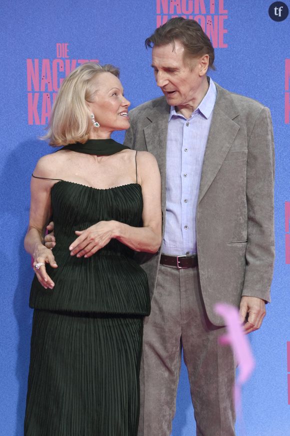 Pamela Anderson et Liam Neeson semblent plus complices que jamais. En pleine promo du film The Naked Gun dont ils se partagent l'affiche, les co-stars sèment le doute sur la nature de leur relation sur le tapis rouge.