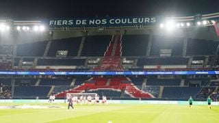 Stopper un match de foot à chaque chant homophobe ? Cette décision politique qui énerve les supporters