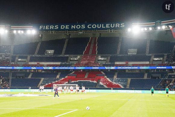 Stopper un match de foot à chaque chant homophobe ? Cette décision politique qui énerve les supporters