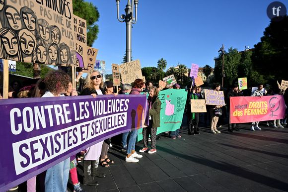 "J'avais tellement peur de me retrouver enceinte que j'aurais souhaité ne plus avoir de rapports sexuels. C'était devenu des rapports sans tendresse pour moi parce qu'il me dégoûtait. Il sentait le vin, il sentait l'alcool, mais il fallait subir", témoigne ainsi une intervenante aux journalistes à propos du calvaire quotidien imposé par son mari.