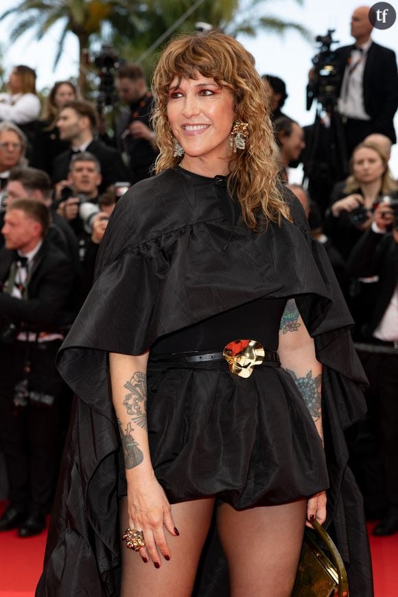 "Faire l'amour ça rend toujours heureux", confesse cette animatrice télé qui aime "se balader nue" dans une interview sans filtre