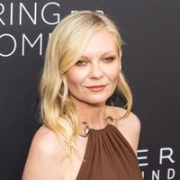 "Elle est sous Valium ?", "elle plane" : l'apparition de Kirsten Dunst sur le tapis rouge suscite la moquerie des internautes