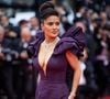 C'est aux côtés de Cara Delevingne, Viola Davis, et Kirsten Dunst - pour ne citer qu'icelles - que Salma Hayek est apparue, lumineuse, sur le tapis rouge des Golden Globe Awards. Mais à bientôt 60 ans, certains sur les réseaux sociaux se sont empressés de juger son physique.