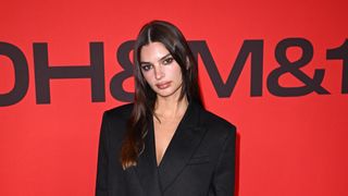 "Si sensuelle" : EmRata pose en lingerie ultra sexy et déclenche les passions sur les réseaux sociaux