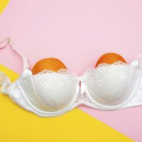Le soutien gorge, symbole d'émancipation, ou l'inverse ? Ce documentaire dévoile les dessous des femmes