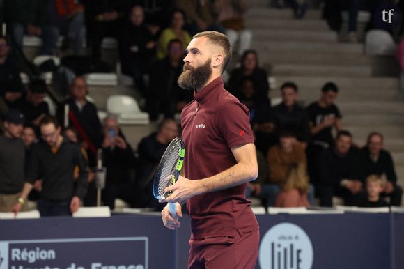 Benoit PAIRE est une figure du tennis sulfureuse, scandaleuse, qui semble n'avoir jamais vraiment sur conserver self control et zenitude lors de ses matchs. Et cela, il s'en excuse ouvertement, le temps d'un mea culpa dévoilé face à Léa Salamé devant les caméras de Quelle époque ! sur France 2.