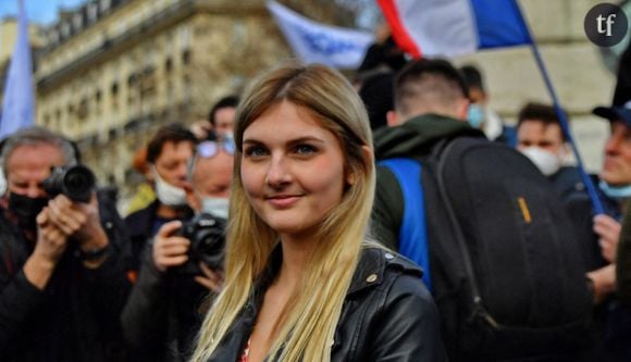 Cette influenceuse explique pourquoi les hommes ont raison de préférer les femmes plus jeunes et se fait encenser