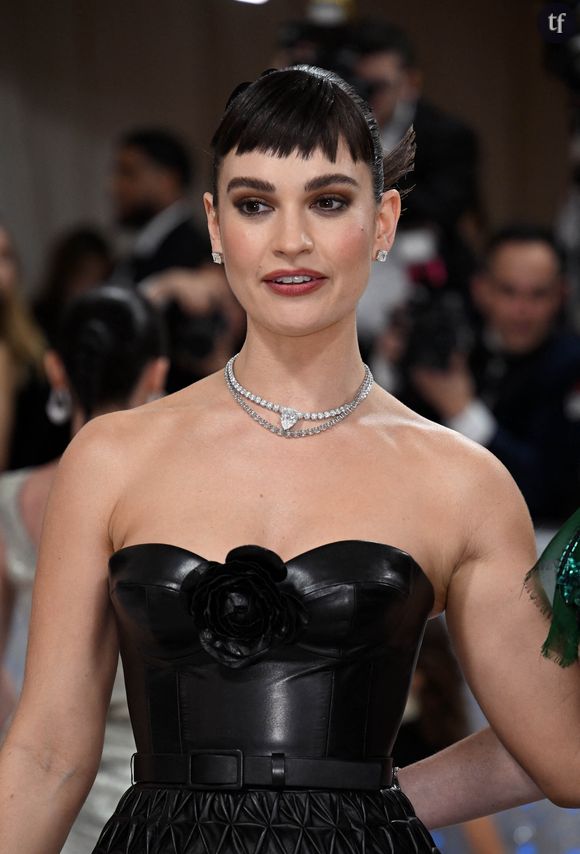 "Hot" : cette actrice légendaire et sulfureuse s'affiche en bikini, ses fans célèbrent son charisme insolent