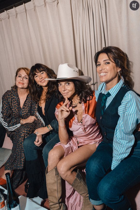 La journaliste féministe renverse le "sexisme anti-vieille" sur ces images très glamour et sensuelles.