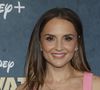 « Elle est trop bien » fait partie des films cultes des années 90 avec lesquels ont grandi de nombreux adolescents. Freddie Prinze Jr. y incarne Zack, star du football, qui tente de séduire la fille la moins populaire de son lycée, Laney Boggs (Rachael Leigh Cook), pour remporter un pari. Sorti en 1999, le film a marqué durablement la mémoire du public et reste le symbole pour les millennials d’une période bien précise où les comédies romantiques envahissaient le grand écran.