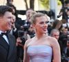 L'Américaine a foulé le tapis rouge aux côtés de son mari Colin Jost.