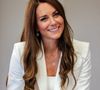 "Oulah elle est épuisée là", "Son visage est vraiment creusé", "elle a l’air fatiguée", "elle fait plus vieille", lit-on au sujet de l'apparence de Kate Middleton, suite à la diffusion des photos ci-contre sur les réseaux sociaux.