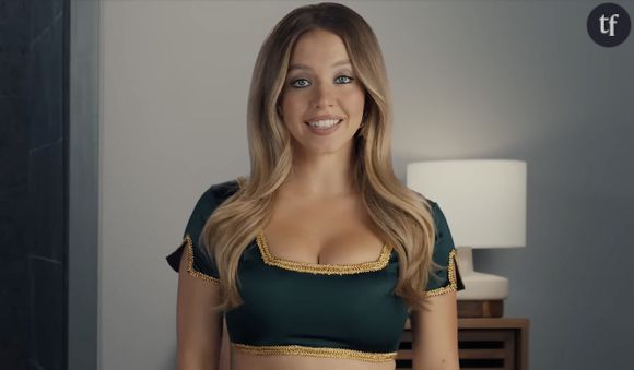 Sydney Sweeney beaucoup trop sexualisée ? Le débat n'en finit pas, alors que l'actrice il n'y a pas si longtemps émettait l'hypothèse de vendre l'eau de son bain, annonçait le lancement de sa propre marque de lingerie, soutenu par Jeff Bezos en personne, multipliait les spots se jouant toujours d'une sensualité hyper médiatisée et commentée sur les réseaux sociaux...