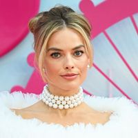 Margot Robbie dévoile son corps post-partum un mois après l'accouchement, et ça fait (encore) réagir