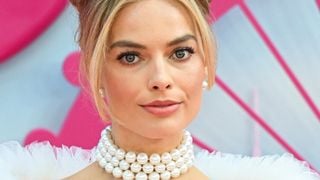 Margot Robbie dévoile son corps post-partum un mois après l'accouchement, et ça fait (encore) réagir