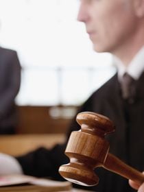 15 victimes présumées, il nie tout : le "violeur de Tinder" en procès pour appel, et son comportement est déjà très controversé