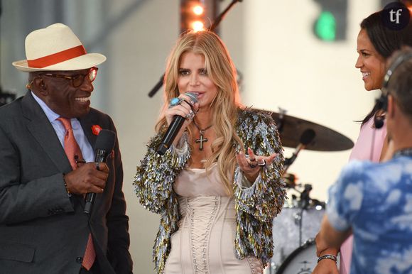 "Dégoûtant", "Elle n'a pas l'air bien" : Jessica Simpson se fait pipi dessus en plein concert et crée le buzz