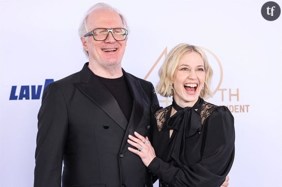 Selon PEOPLE, son mari Tracy Letts aurait dévoilé le pourquoi du comment sur les ondes d'un podcast. Quand bien même l'opportunité de jouer un super vilain au sein de l'univers Marvel n'est pas dépourvue d'intérêt, avouons qu'une paie insuffisante est dure à avaler quand The Avengers surpasse les deux milliards de dollars au box office. Oui oui.