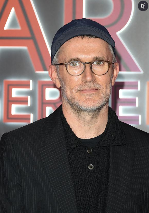 Ce que va détailler Loïc Prigent, c'est que tout le monde, généralement, hétérosexuels, homosexuels, et femmes, assument une forme décomplexée de sexisme, voire de misogynie, sur les défilés, les séances photos d'artistes prisés et les podiums. 

Vous avez vu Le diable s'habille en Prada ? La vérité est bien pire.