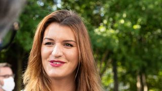 "Quel éléphant, son corps a pris cher de partout" : Marlène Schiappa apparaît en pleine grossesse, mais les misogynes n'ont jamais vu de femme enceinte