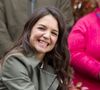 "Je suis extrêmement reconnaissante de pouvoir à nouveau collaborer avec tant de mes merveilleux amis sur ce film, HAPPY HOURS", a déclaré Katie Holmes en personne sur Instagram dans un post très commenté. "Et travailler avec Josh après tant d'années témoigne de notre amitié. HAPPY HOURS est une histoire d'amour qui rassemble tant de personnes que j'adore. Nous avons hâte que tout le monde découvre ce que nous allons réaliser."