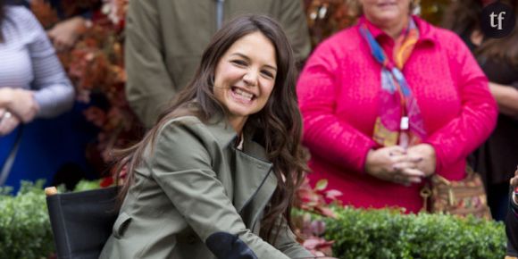 "Je suis extrêmement reconnaissante de pouvoir à nouveau collaborer avec tant de mes merveilleux amis sur ce film, HAPPY HOURS", a déclaré Katie Holmes en personne sur Instagram dans un post très commenté. "Et travailler avec Josh après tant d'années témoigne de notre amitié. HAPPY HOURS est une histoire d'amour qui rassemble tant de personnes que j'adore. Nous avons hâte que tout le monde découvre ce que nous allons réaliser."