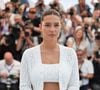 Oui, vous avez bien compris : c'est lui, ex conjoint, qui va être jugé en juin prochain pour violences conjugales, mais c'est elle, Adèle Exarchopoulos, qui est prise à parti. Au choix, sur les réseaux sociaux, toutes sortes de remarques y passent : on raille l'actrice pour avoir "laissé" le rappeur devenir le père de ses enfants et son conjoint en évoquant son physique, en inversant le rapport de culpabilité victime/agresseur, des anonymes considèrent qu'au fond, elle est un peu coupable.