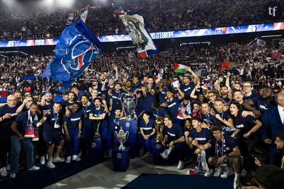 La déprogrammation d'un match de foot féminin, pas n'importe lequel, celui des Bleues, au profit de la finale de la Coupe du Monde des Bleus provoque controverse et débats enflammés sur la Toile. Un pas en arrière pour la visibilité du foot féminin ?