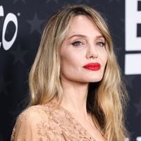 "Improbable" : Angelina Jolie en duo avec un grand sex symbol français dans ce film qui représente une toute première fois pour elle