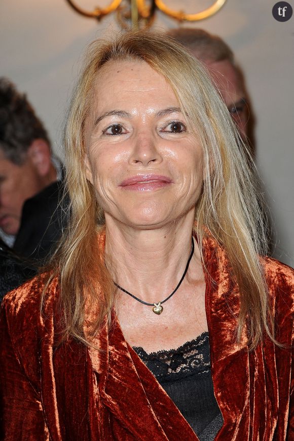 "On me laisse la place dans le métro ? Je refuse !" : Laure Adler partage sa "révolte" de "vieille"