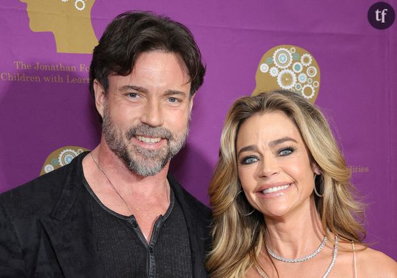 Le 7 juillet dernier, on apprenait que le businessman Aaron Phypers avait demandé le divorce, marié depuis 2018 avec l’actrice et personnalité de télé-réalité, Denise Richards. L’ancienne star des Real Housewives de Beverly Hills vient de demander une mesure d’éloignement à l’encontre de son ex, l’accusant de violences conjugales et de menaces répétées tout au long de leur relation.