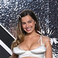 "Encore une image hyper sexuelle et softporn" : après Sydney Sweeney, Addison Rae fait polémique en posant topless dans une publicité osée pour des jeans